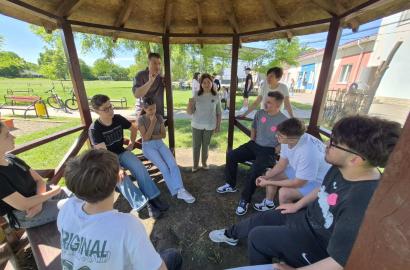  Academia Transfrontalieră „Primii Respondenți”  a pregătit o nouă generație de tineri gata să acționeze în situații de urgență Ungheni, 22 iunie 2026 Douăzeci de tineri din Republica Moldova și România au învățat, timp de cinci zile, cum să reacționeze în situații de urgență, să ofere sprijin comunității și să contribuie la construirea unor localități mai sigure și mai reziliente. Academia Transfrontalieră „Primii Respondenți” a oferit participanților nu doar cunoștințe practice și teoretice, ci și oportun