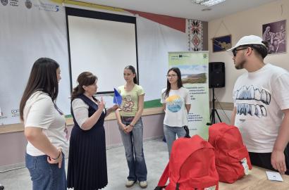  Academia Transfrontalieră „Primii Respondenți”  a pregătit o nouă generație de tineri gata să acționeze în situații de urgență Ungheni, 22 iunie 2026 Douăzeci de tineri din Republica Moldova și România au învățat, timp de cinci zile, cum să reacționeze în situații de urgență, să ofere sprijin comunității și să contribuie la construirea unor localități mai sigure și mai reziliente. Academia Transfrontalieră „Primii Respondenți” a oferit participanților nu doar cunoștințe practice și teoretice, ci și oportun
