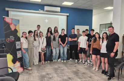  Academia Transfrontalieră „Primii Respondenți”  a pregătit o nouă generație de tineri gata să acționeze în situații de urgență Ungheni, 22 iunie 2026 Douăzeci de tineri din Republica Moldova și România au învățat, timp de cinci zile, cum să reacționeze în situații de urgență, să ofere sprijin comunității și să contribuie la construirea unor localități mai sigure și mai reziliente. Academia Transfrontalieră „Primii Respondenți” a oferit participanților nu doar cunoștințe practice și teoretice, ci și oportun